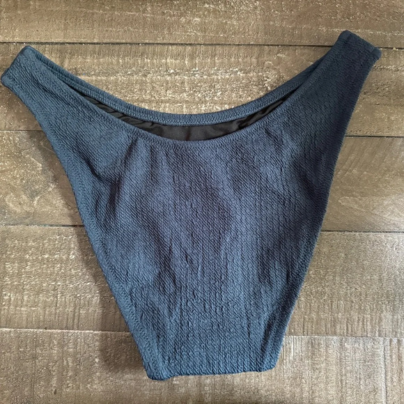 J.CREW NWT Textured curved-waist cheeky bikini bottom Navy Size Small - Picture 4 of 5